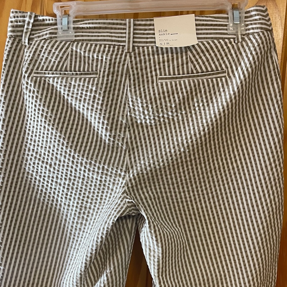 {A NEW DAY} NWT SEERSUCKER STRIPED PANTS WOMEN 4 REGULAR SLIM ANKLE - Picture 4 of 7
